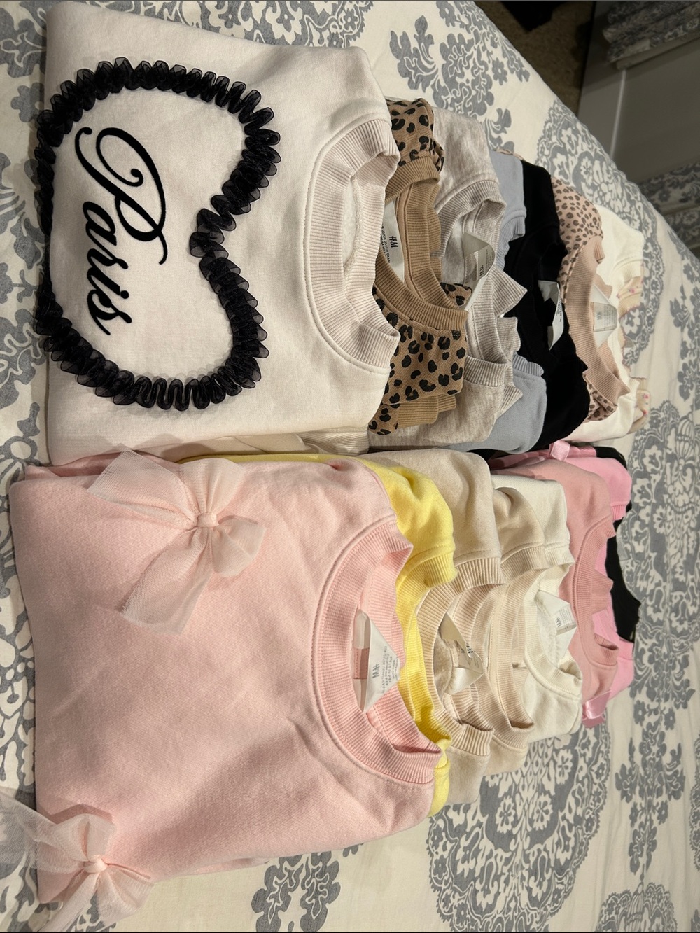 Bundle of 16 H&M girls sweatshirts. Size 6x/7.